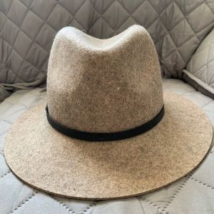 Banana Republic Felt Fedora Tan Hat.  OS